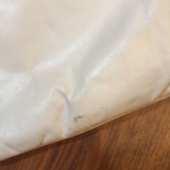 Vintage White and gold leather clutch purse with straps. - Picture 6 of 11